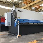 хидраулична машина за сечење 12 мм челична плоча машина за сечење 2500mm